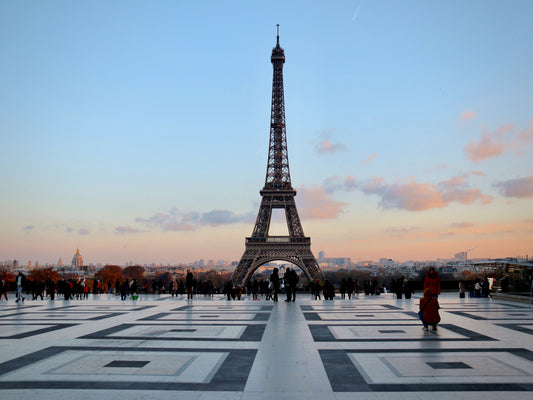 Discovering Paris: A Traveler's Guide to the City of Lights